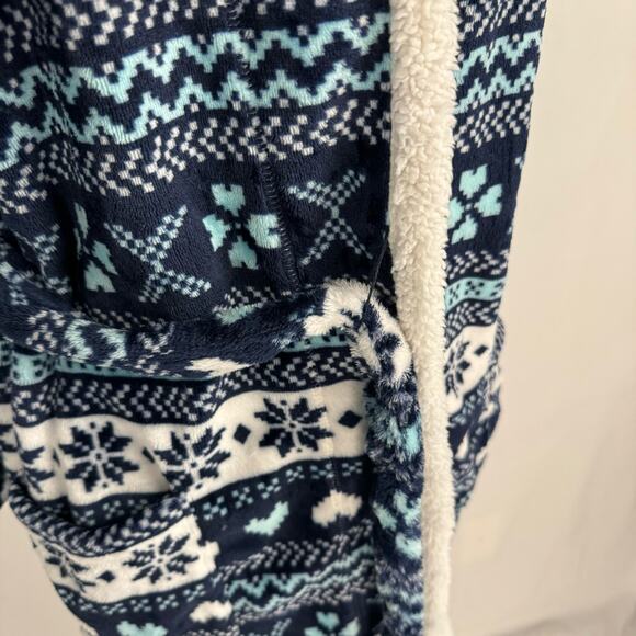 SECRET TRESURES | Blue Fair Isle Print Fleece Holiday Hooded Robe | Junior 4-6 - Picture 6 of 8